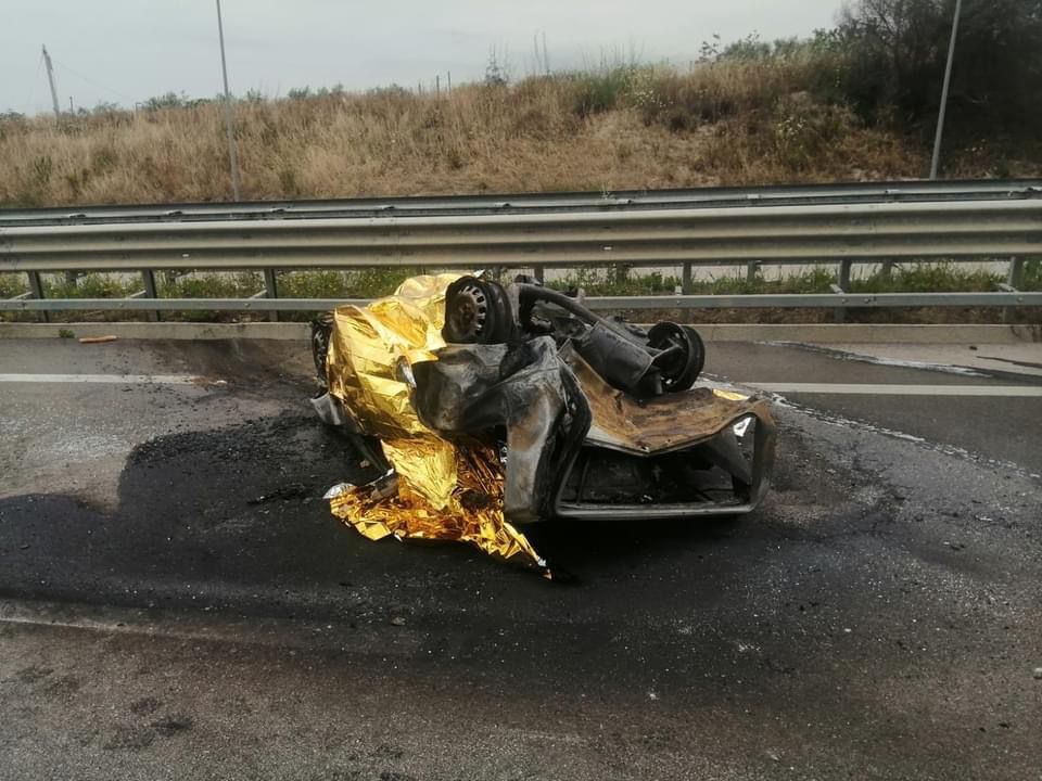 Tragedia Sulla SS640 Auto Prende Fuoco Morti Carbonizzati I Due