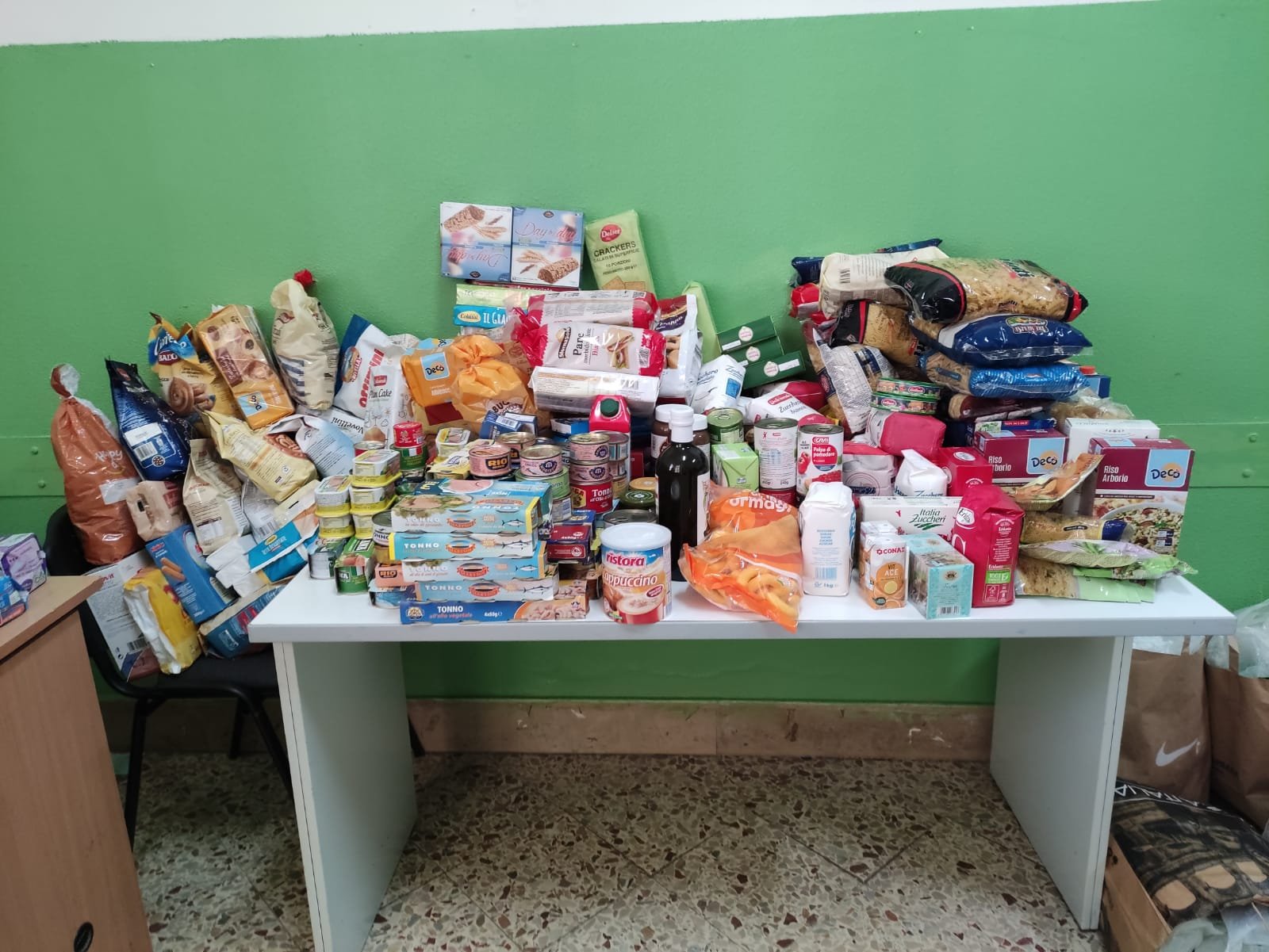 Caltanissetta, raccolta alimentare dall’ITET “Rapisardi da Vinci”: Un gesto di solidarietà per l’Ucraina