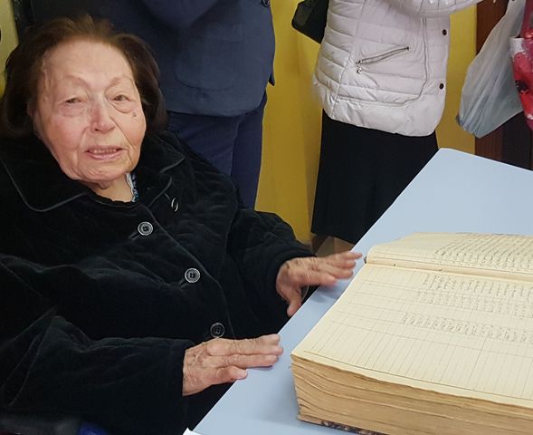 Caltanissetta, ex insegnante di 102 anni torna in classe per un giorno