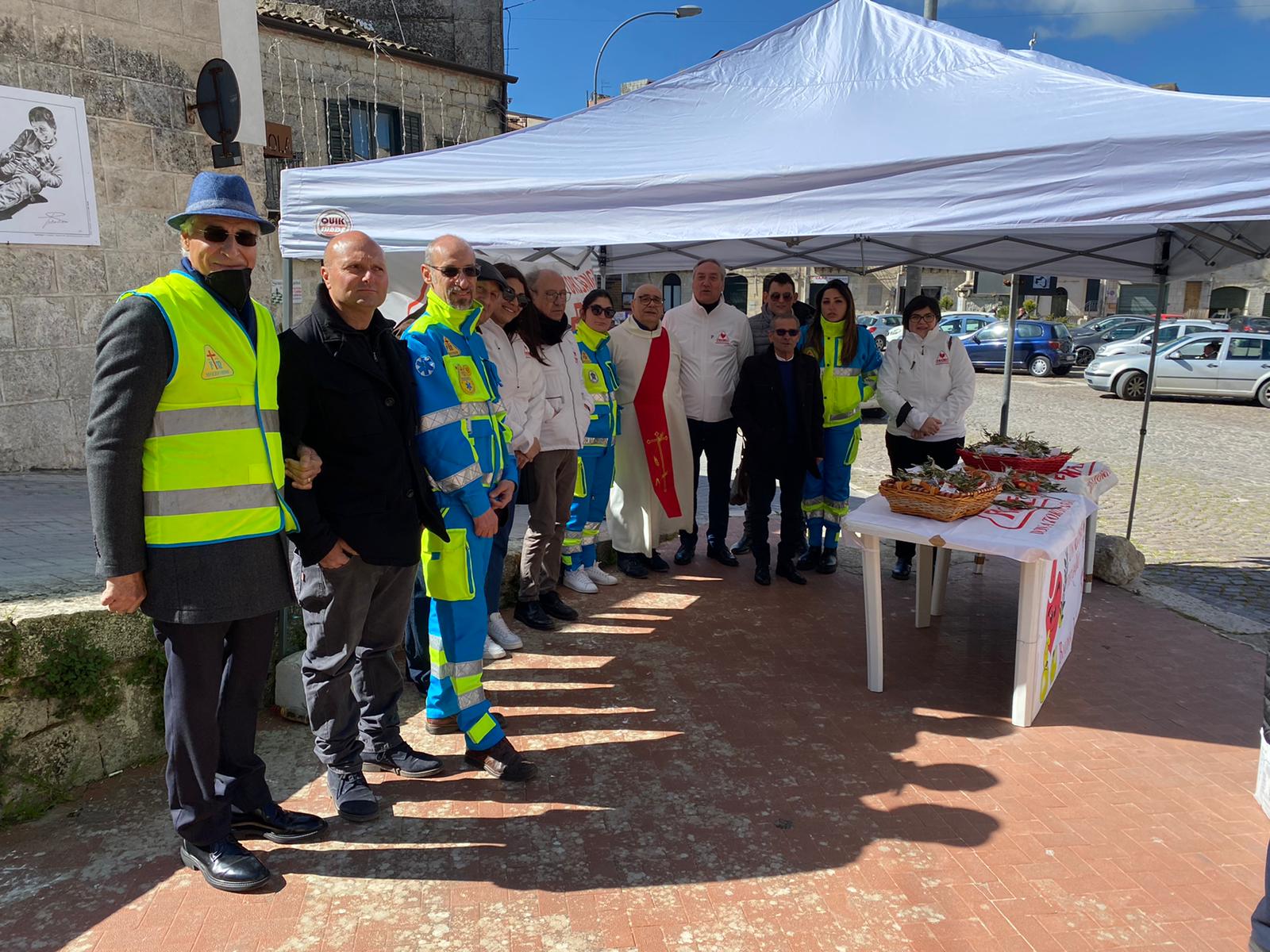 Mussomeli. Auguri pasquali “Fratres” provinciale con stand in Piazza Umberto:” Un ramoscello per la vita”