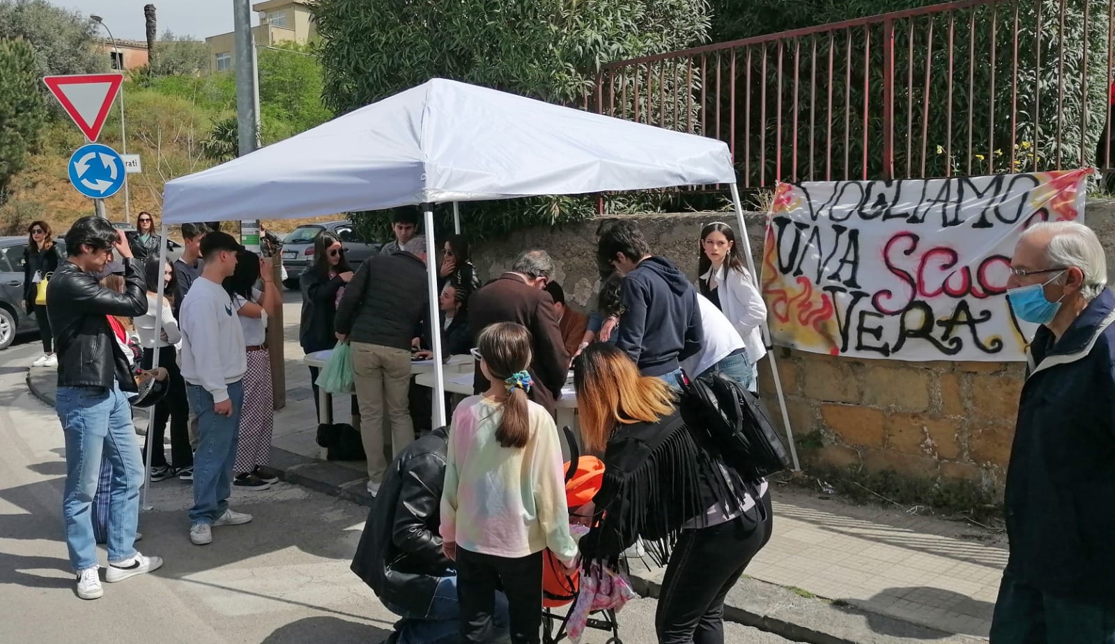 Caltanissetta, Studenti e Docenti Consapevoli: cittadini rispondono con interesse alla raccolta firme