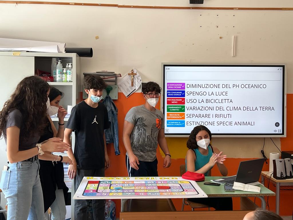 Caltanissetta, studenti del “Volta” per un giorno docenti di educazione civica dei piccoli della “Don Milani”