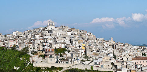 Mussomeli, contradaioli di “Santa Duminica” e “Serra di Lazzaro” in festa. Pomeriggio messa all’aperto nelle contrade