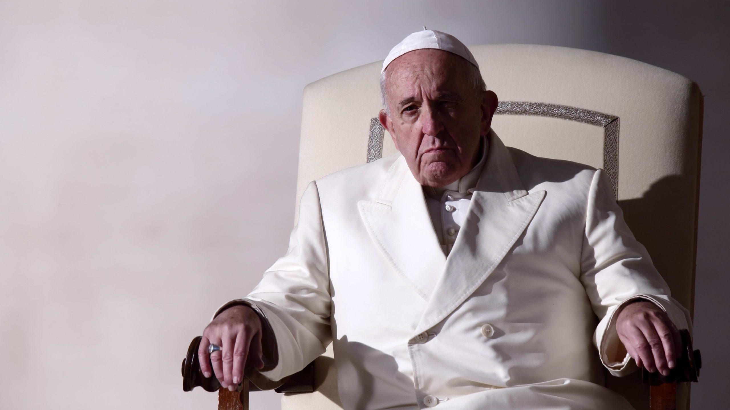 Papa Francesco: “Su benedizioni gay mi attaccano ma non temo scisma”