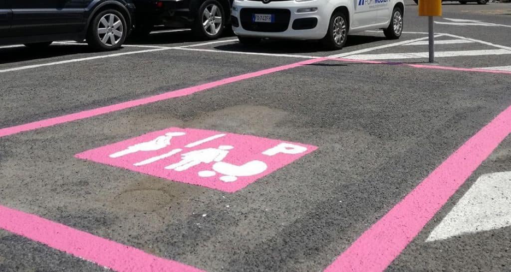 Caltanissetta, approvati i Parcheggi Rosa per donne in gravidanza e neogenitori