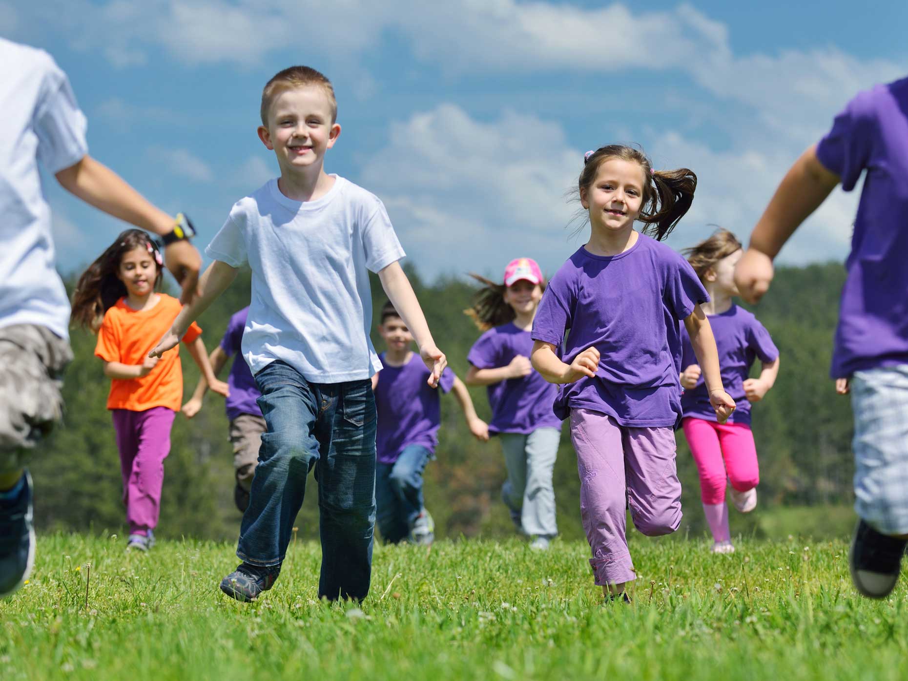 Covid e bambini. I consigli del pediatra: giochi all’aperto e tampone solo se c’è febbre