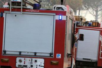 Roma, vasto incendio a Tor Vergata: in fiamme area tra Vela di Calatrava e Policlinico