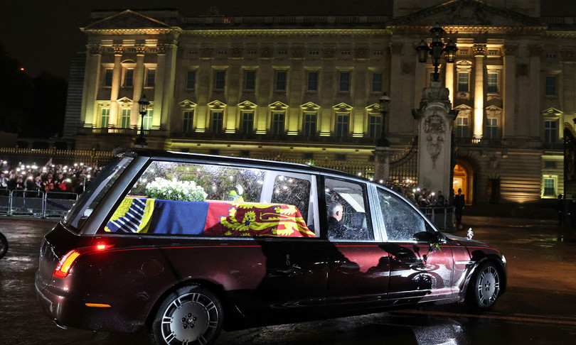 La regina è tornata a Londra