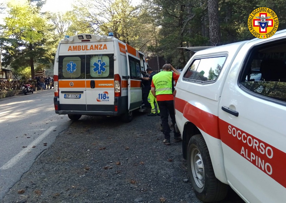 Sicilia, Soccorso alpino recupera un runner in difficoltà sull’Etna