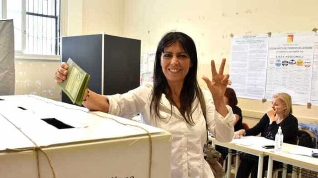 Elezioni, la candidata alla Presidenza regionale Eliana Esposito ha votato a San Pietro Clarenza