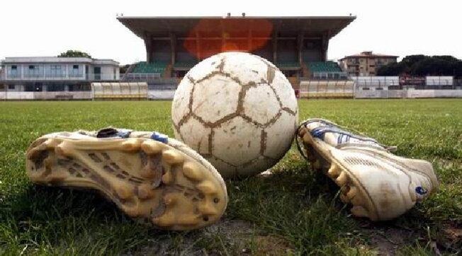 Italia. Squadra di calcio esce dal campo per solidarietà verso proprio giocatore chiamato “negretto” da allenatore avversario