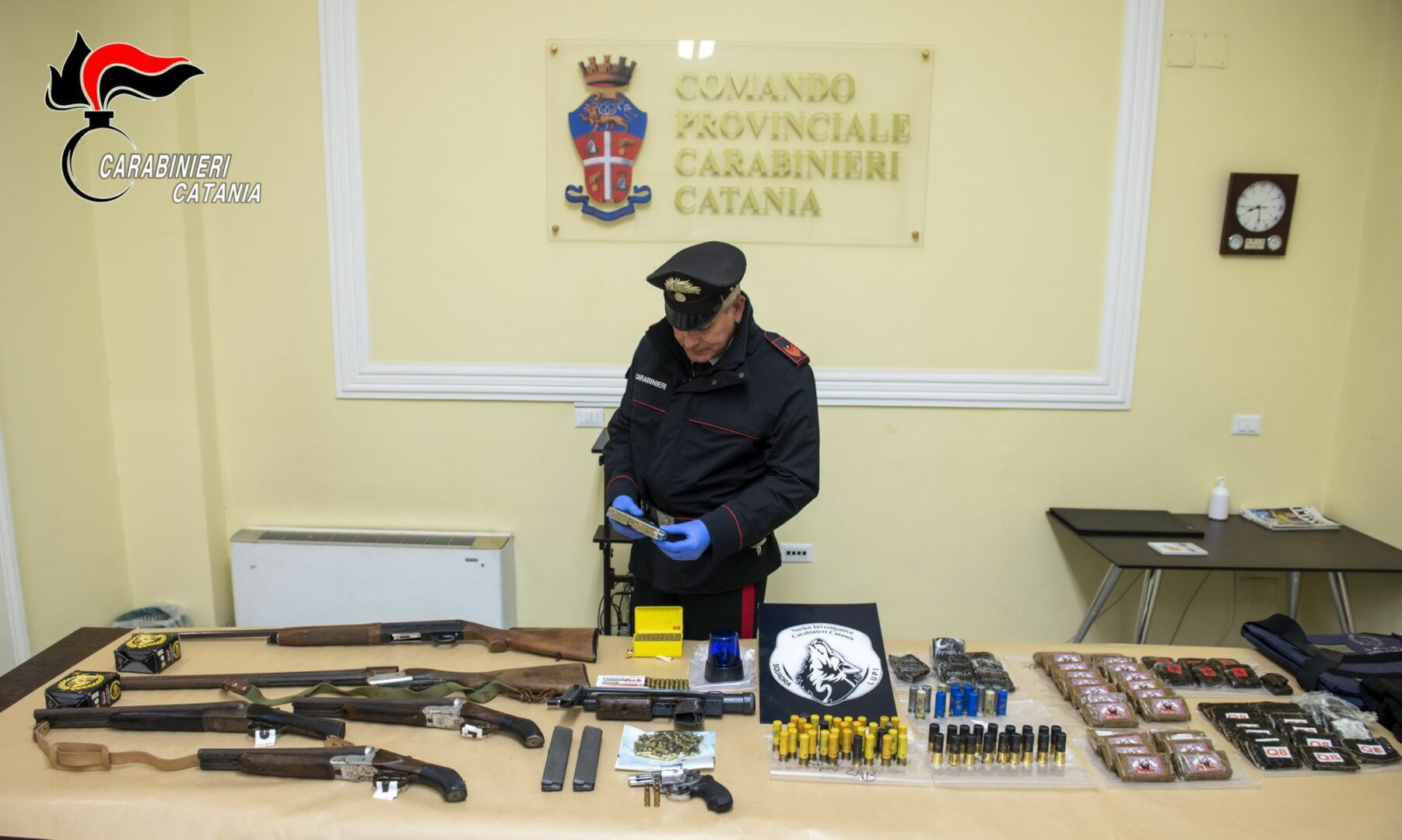 Scoperto un arsenale con armi e droga nel quartiere Librino di Catania