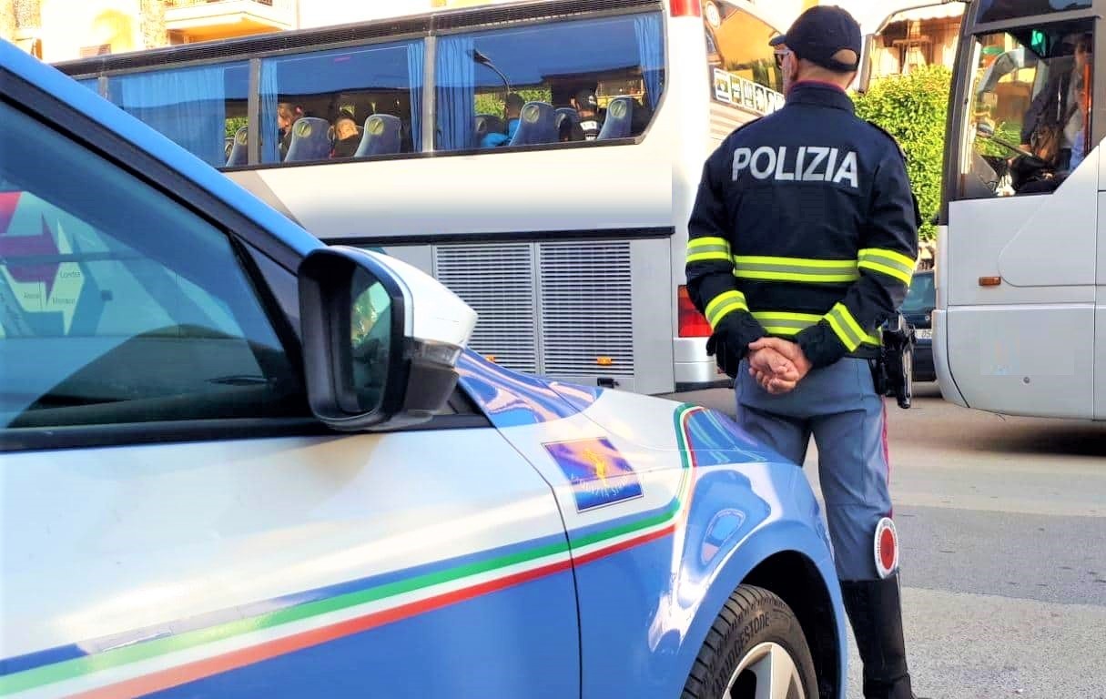 Caltanissetta. Gite scolastiche sicure: proseguono i controlli della Polizia Stradale in Provincia