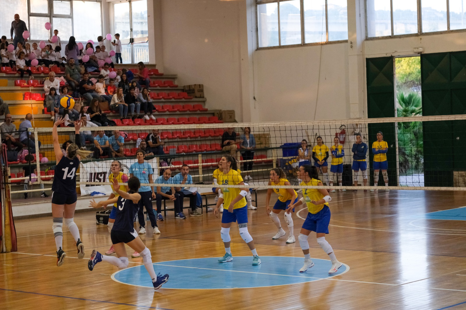 Pallavolo femminile B2. Esordio vincente per la Traina Albaverde. Schiantata 3-0 la Reghion