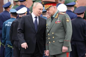 Ucraina, Shoigu: “Più armi per la guerra contro Kiev”