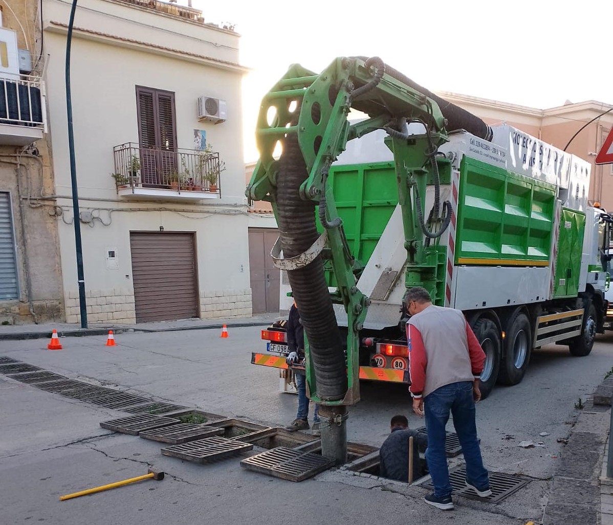 Delia. Promossa dall’amministrazione comunale pulizia straordinaria delle caditoie nel centro abitato