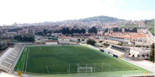 Polizia, VII Memorial Andrea Manganaro “Diamo un calcio alla mafia”: ricordato allo stadio di Leonforte il vice questore morto nel 2003