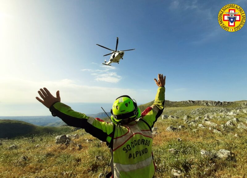 Sicilia, escursionista colto da un malore: interviene il Soccorso Alpino e Speleologico