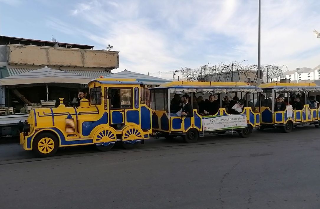 A Palermo in trenino con 100 bambini per dire no all’abbandono dei rifiuti