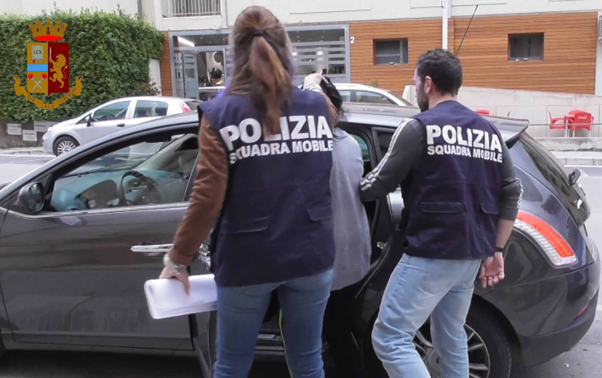 Caltanissetta, un chilo di hashish sulla autovettura, giovane arrestato dalla Polizia di Stato.