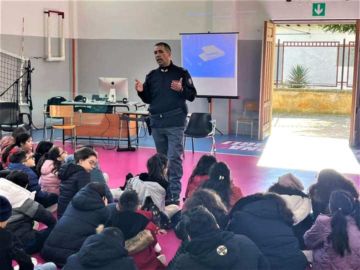 Caltanissetta, nelle scuole campagna educativa della Polizia sui rischi e pericoli della rete