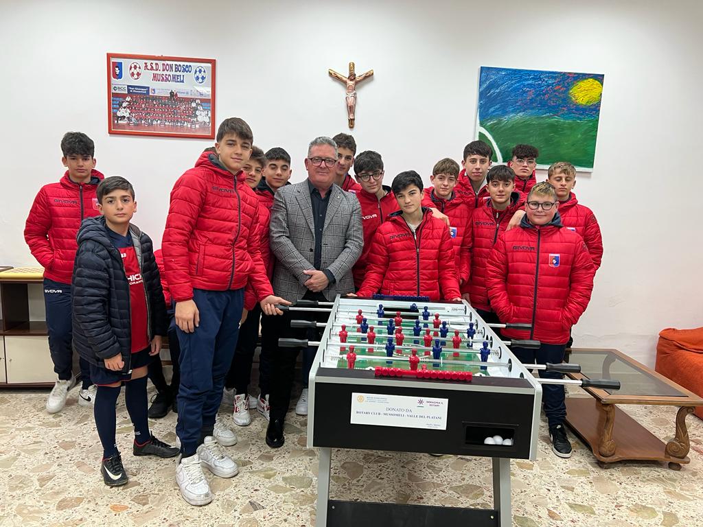 Mussomeli , il dono del Rotary alla Asd: “Don Bosco”: biliardino (calciobalilla)