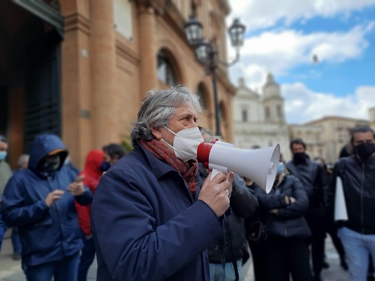 Gambino su Cancelleri e M5s a Palazzo del Carmine: “Giancarlo ormai vive a Catania. Il gruppo in consiglio vota compatto”