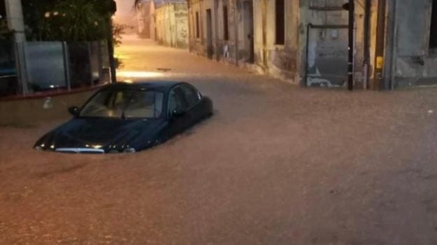 Maltempo nel Messinese con strade e case allagate