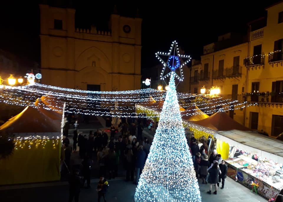 Vallelunga. Gran successo per i mercatini di Natale