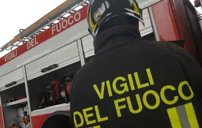 Nelle campagne di Serradifalco cane salvato dopo 3 ore dai Vigili del Fuoco