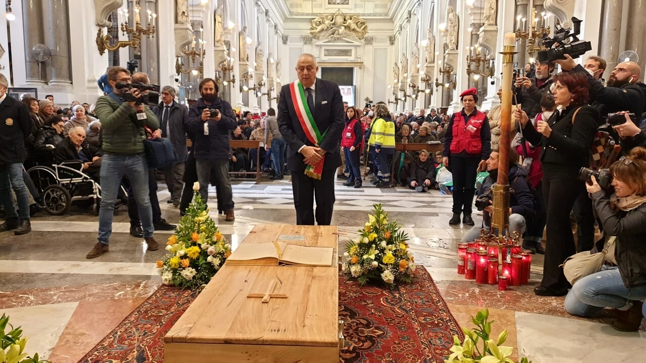 Biagio Conte: l’ultimo saluto a un uomo che ha mostrato il vero significato della “carità”