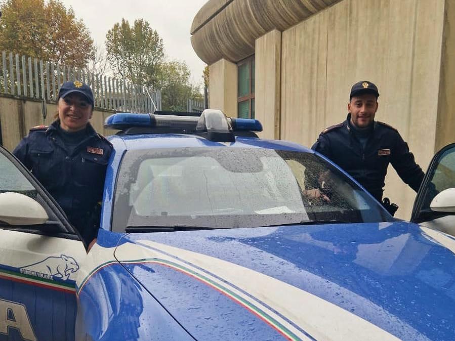 Polizia interviene per sedare lite tra fidanzati e scopre droga nella loro auto