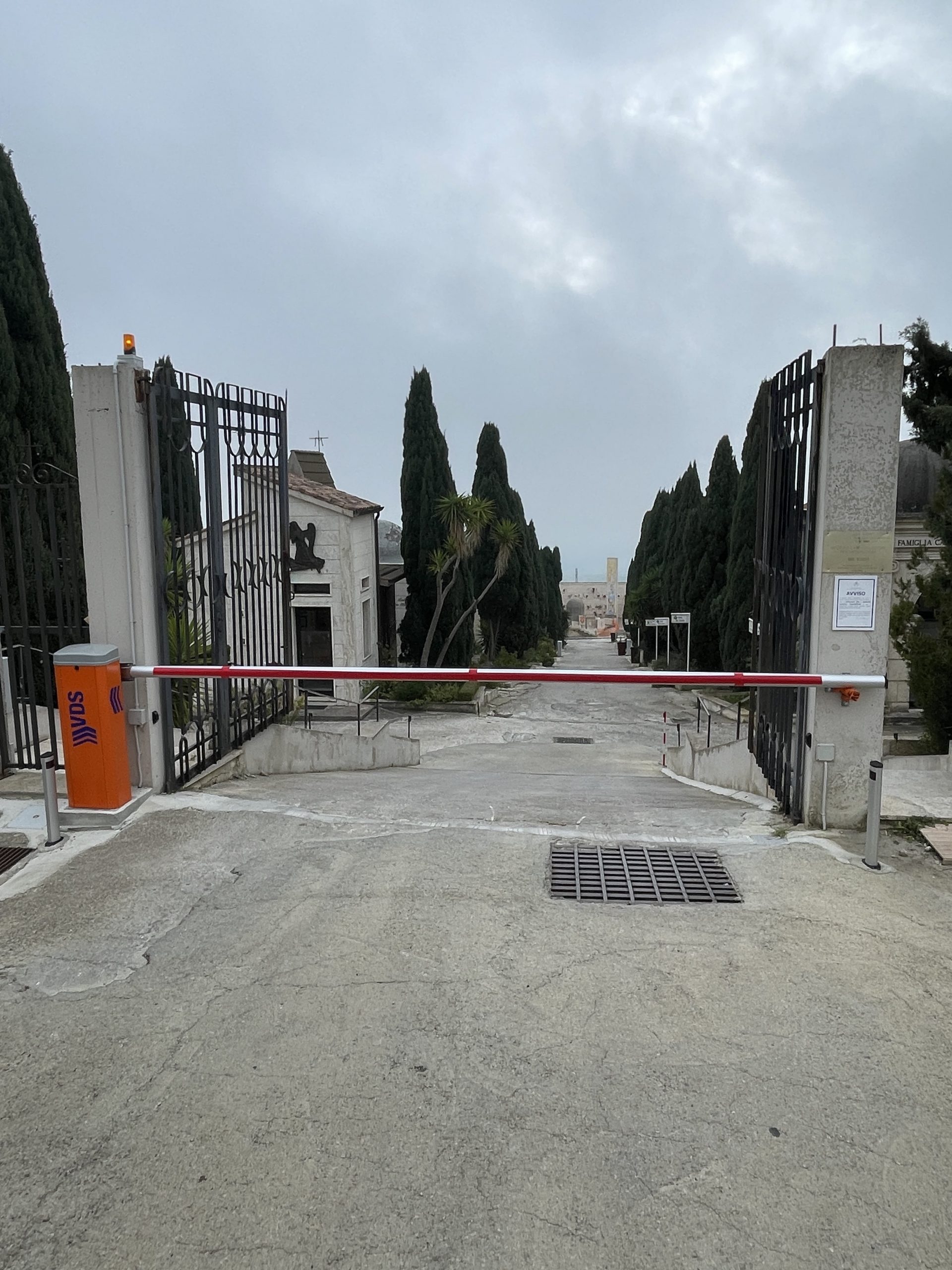 Mussomeli, attivazione barra automatica al cimitero