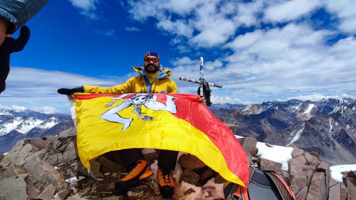 Il siciliano Nunzio Bruno sulla cima dell’Ojos del Salado, il vulcano più alto al mondo