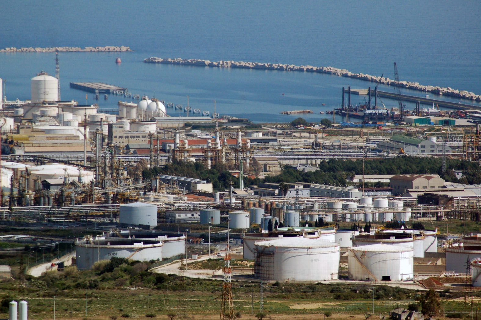 Sicilia, Femca Cisl sullo stabilimento di Priolo: “Vanno mantenuti i livelli occupazionali”