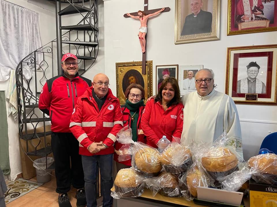 Santa Caterina. Croce Rossa Italiana ha donato panettoni alle parrocchie cittadine