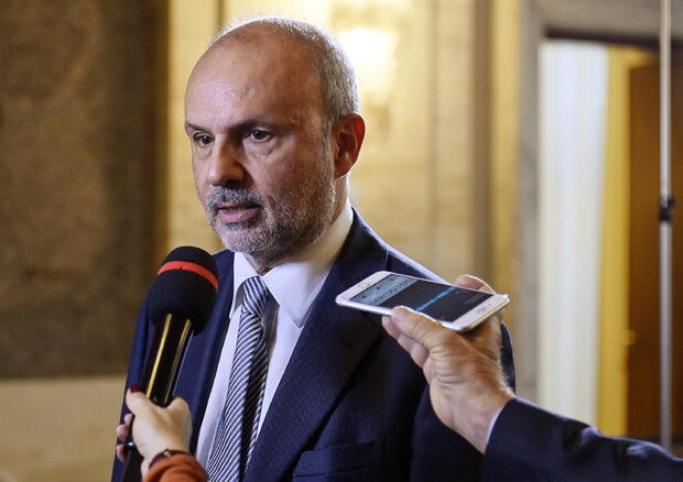 Il ministro della sanità Schillaci: “Medici, tetto ai gettonisti; più soldi a chi sta in Pronto soccorso”