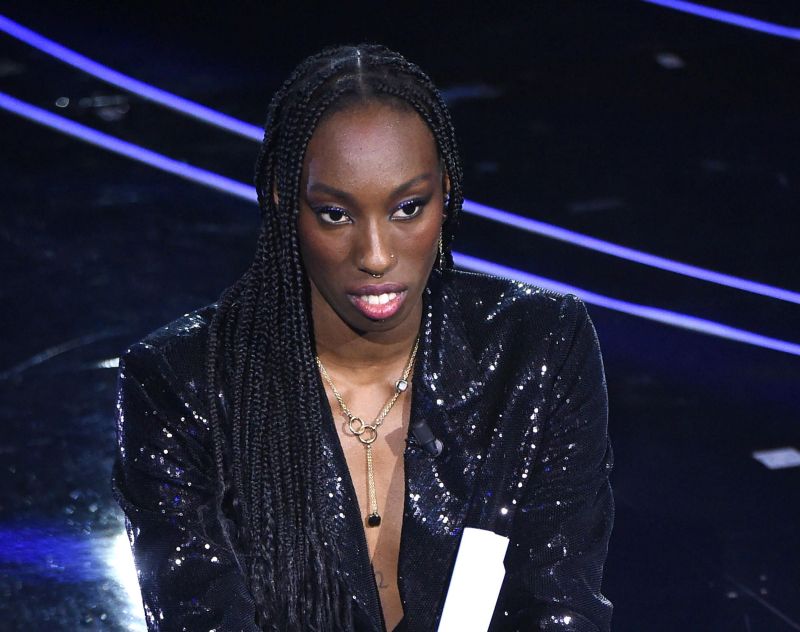 Sanremo 2023, Paola Egonu: “Siamo tutti uguali oltre le apparenze. Amo l’Italia, vesto con orgoglio la maglia azzurra, la più bella”