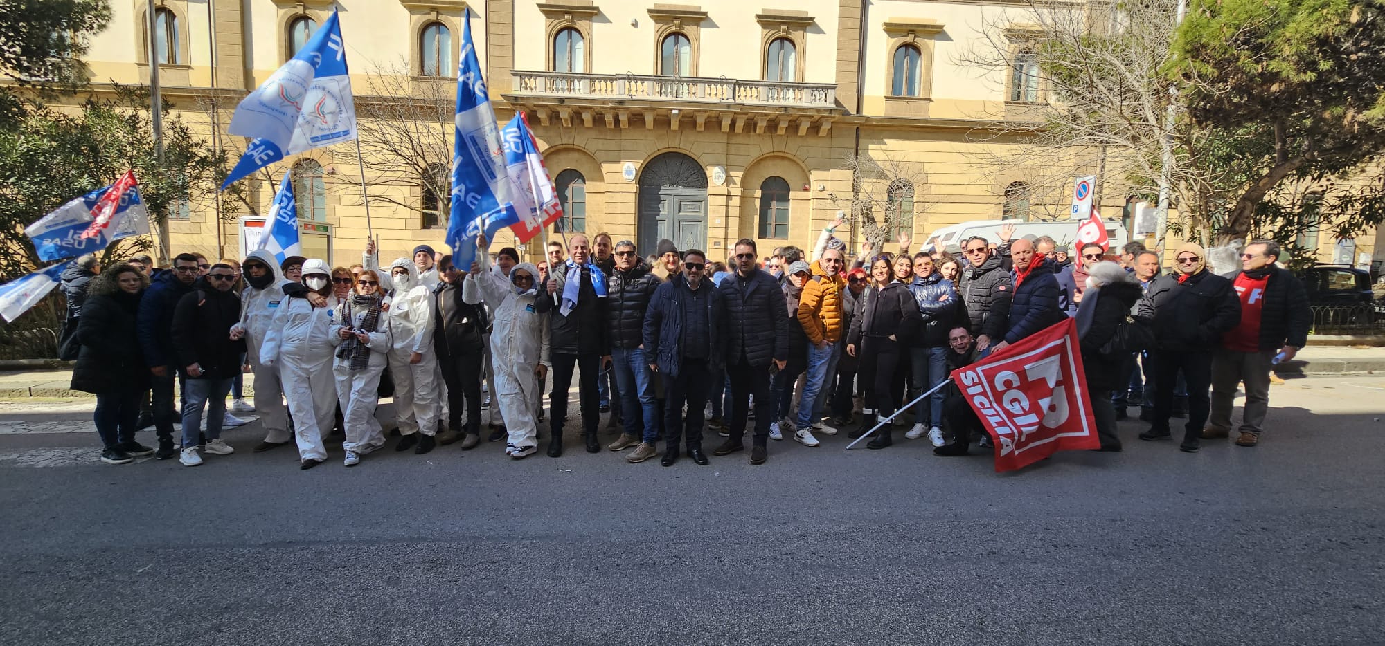 Caltanissetta. Trecento operatori assunti da Asp per emergenza Covid al sit in indetto da FPCGIL e da FSI USAE davanti la Prefettura