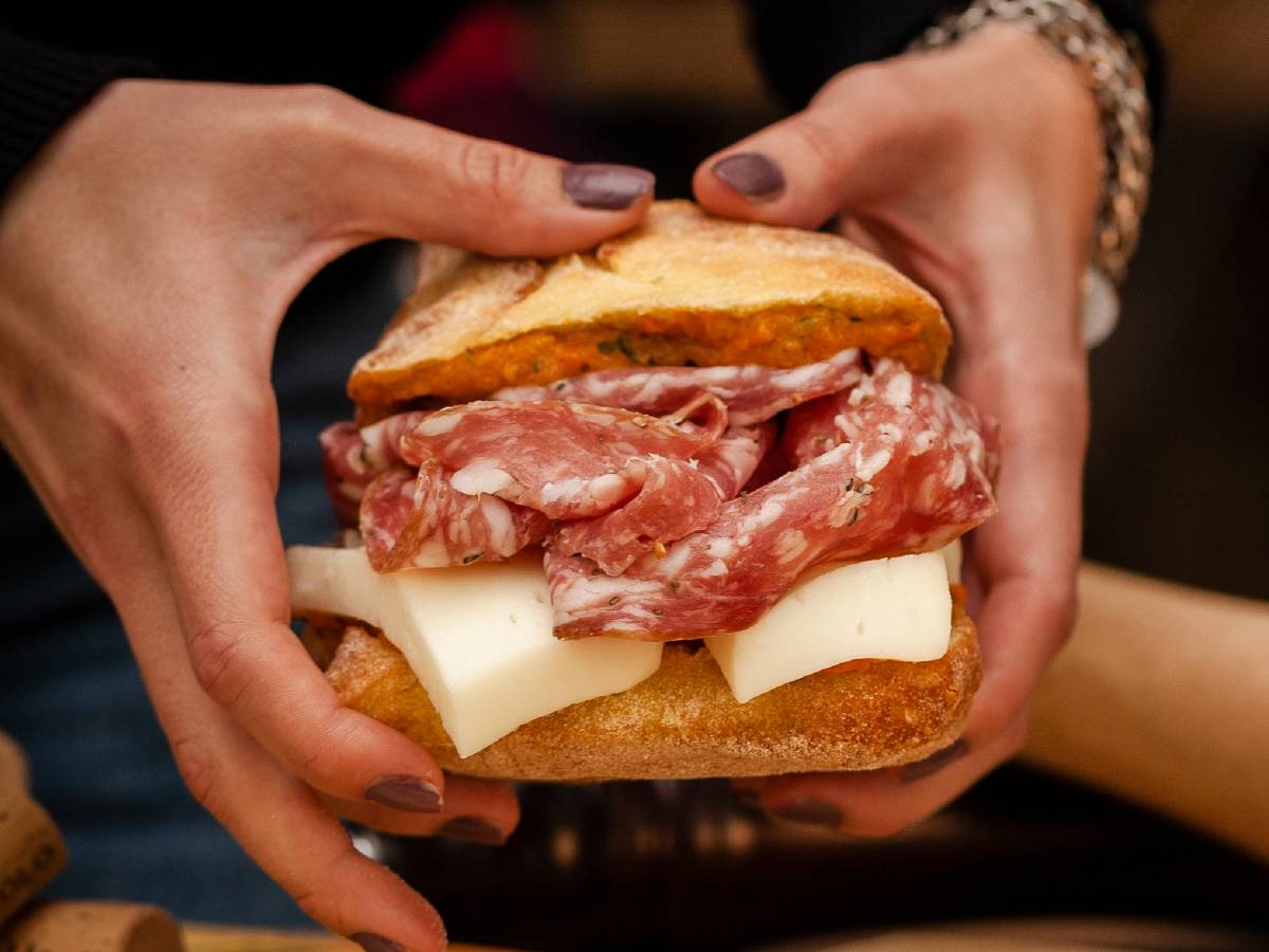 Facebook censura spot del panino con la finocchiona scambiandolo per un insulto