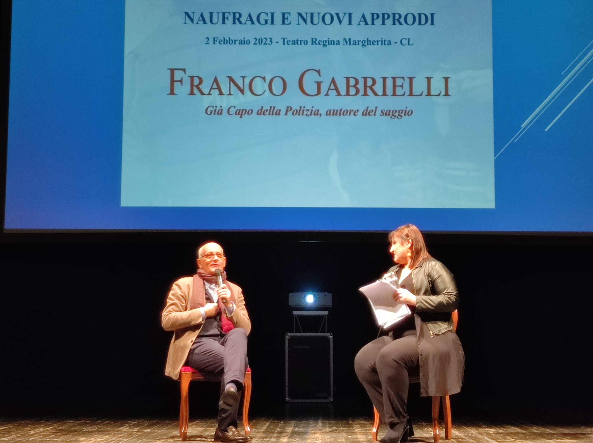 Caltanissetta. Presentato al Teatro Margherita “Naufraghi e nuovi approdi” del Prefetto Franco Gabrielli