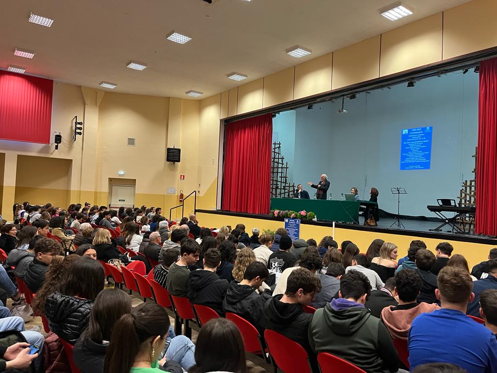 Caltanissetta, al Volta celebrata la “bellezza” con il convegno “Dai Greci a noi attraverso il teatro”