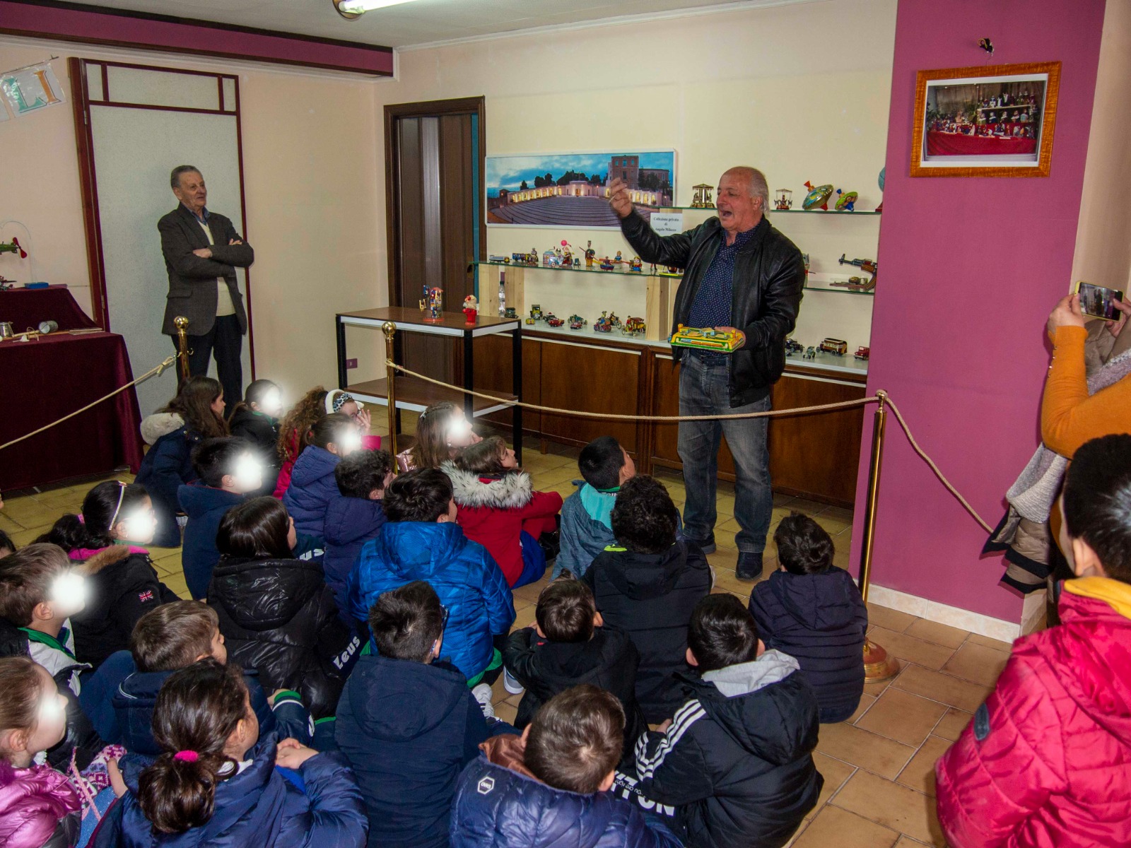 San Cataldo, coinvolgente mostra di giocattoli in latta e legno: tuffo nel passato