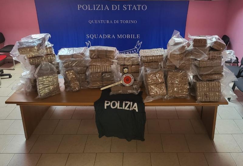 Sequestrati dalla Polizia 1700 chili di hashish per un valore di 6 milioni di euro