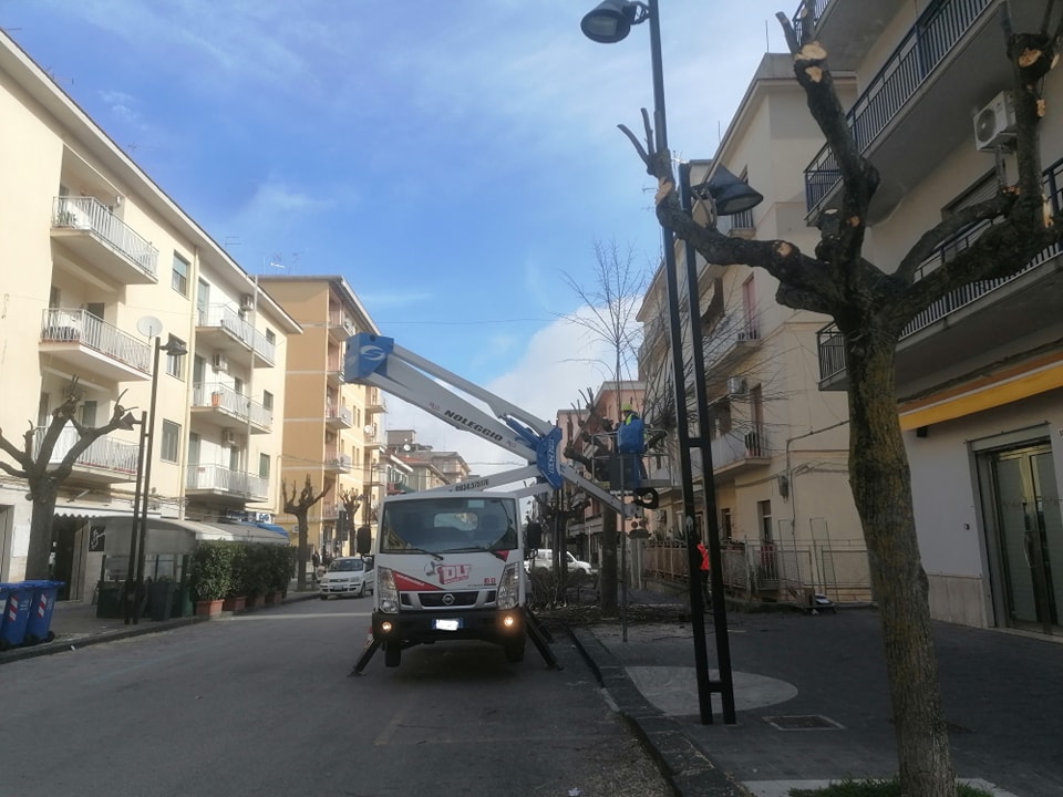 San Cataldo. Iniziati interventi di manutenzione al verde pubblico in Città