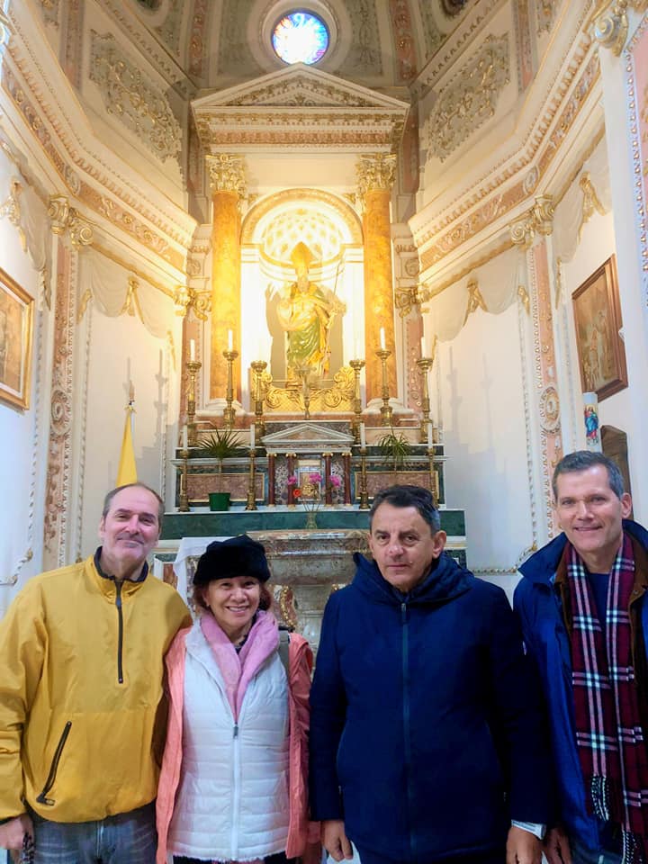 San Cataldo. Nipoti americani di una coppia  sposatasi nel 1900 in visita alla Chiesa Madre