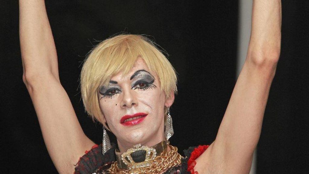 Morta Penelope Please, fu Miss Drag Queen Italia 2020 Savonese, aveva 50 anni. Il cordoglio di Arcigay