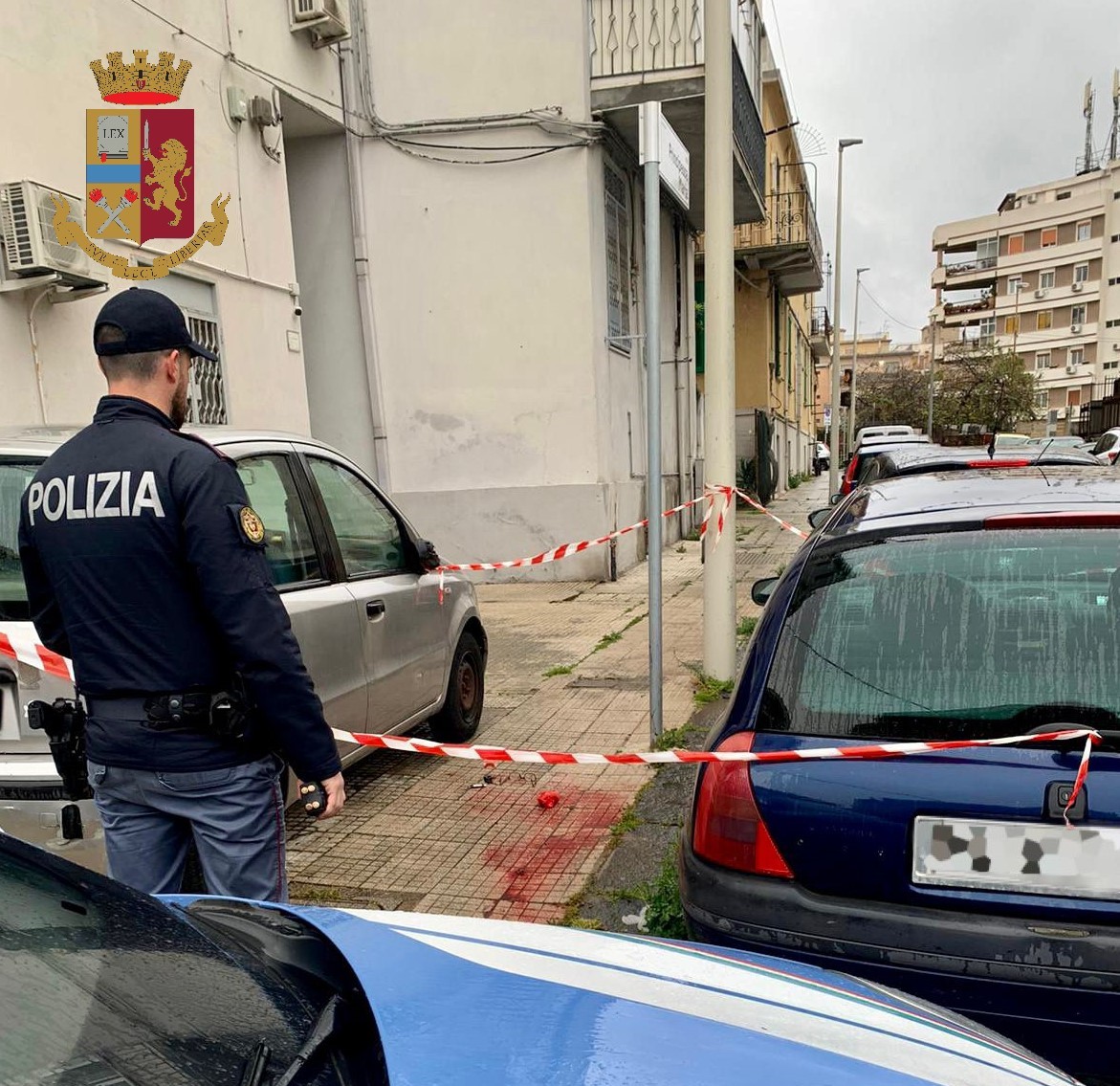 Accoltella alla gola anziano per futili motivi: arrestato dalla Polizia di Stato