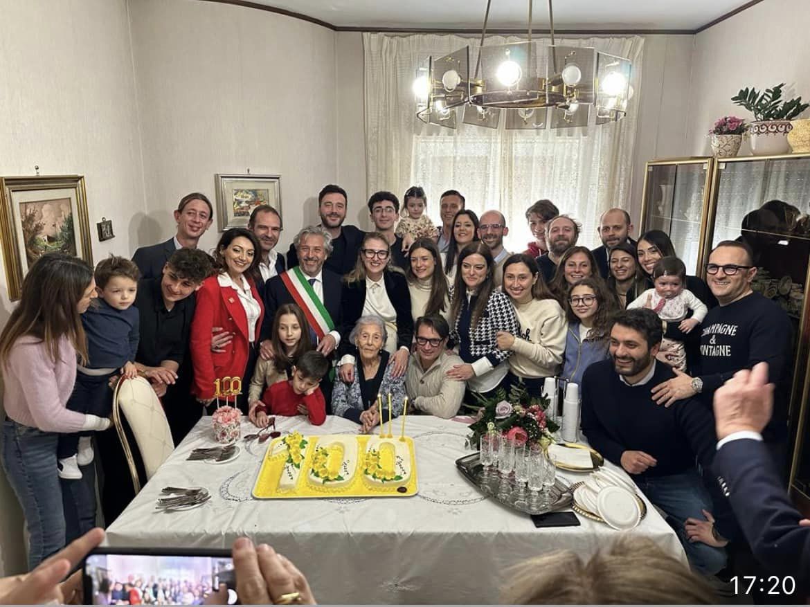 Caltanissetta, cento anni per nonna Gina: gli auguri del sindaco Gambino