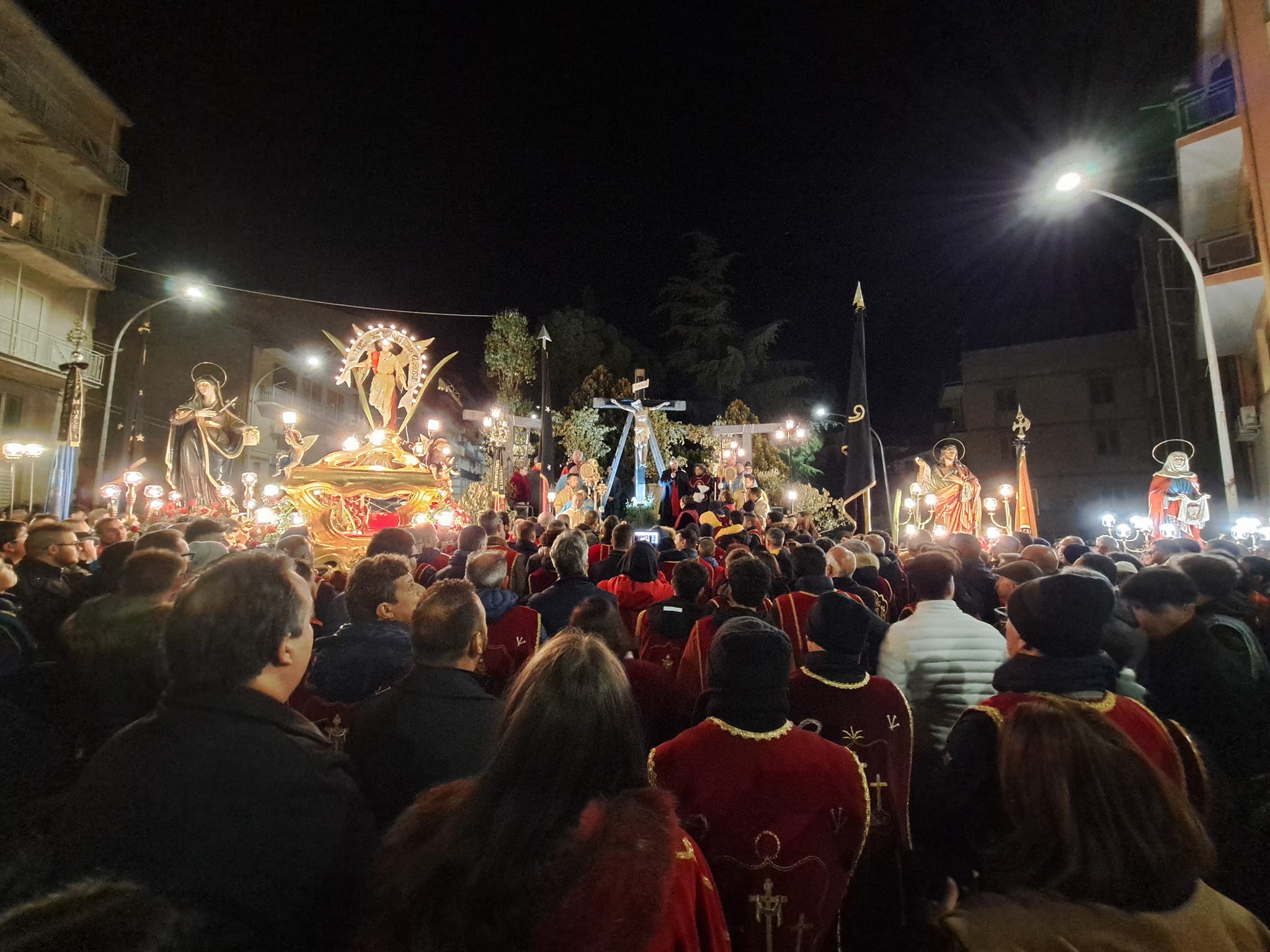 Mussomeli, Venerdì Santo, Deposizione dalla Croce, Processione e  Sepoltura. L’omelia di Padre Achille.